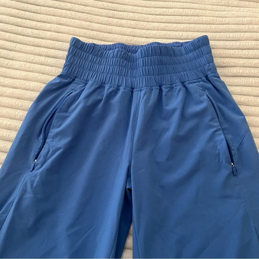 Aritzia TNA Active Boomerang Jogger Pants
